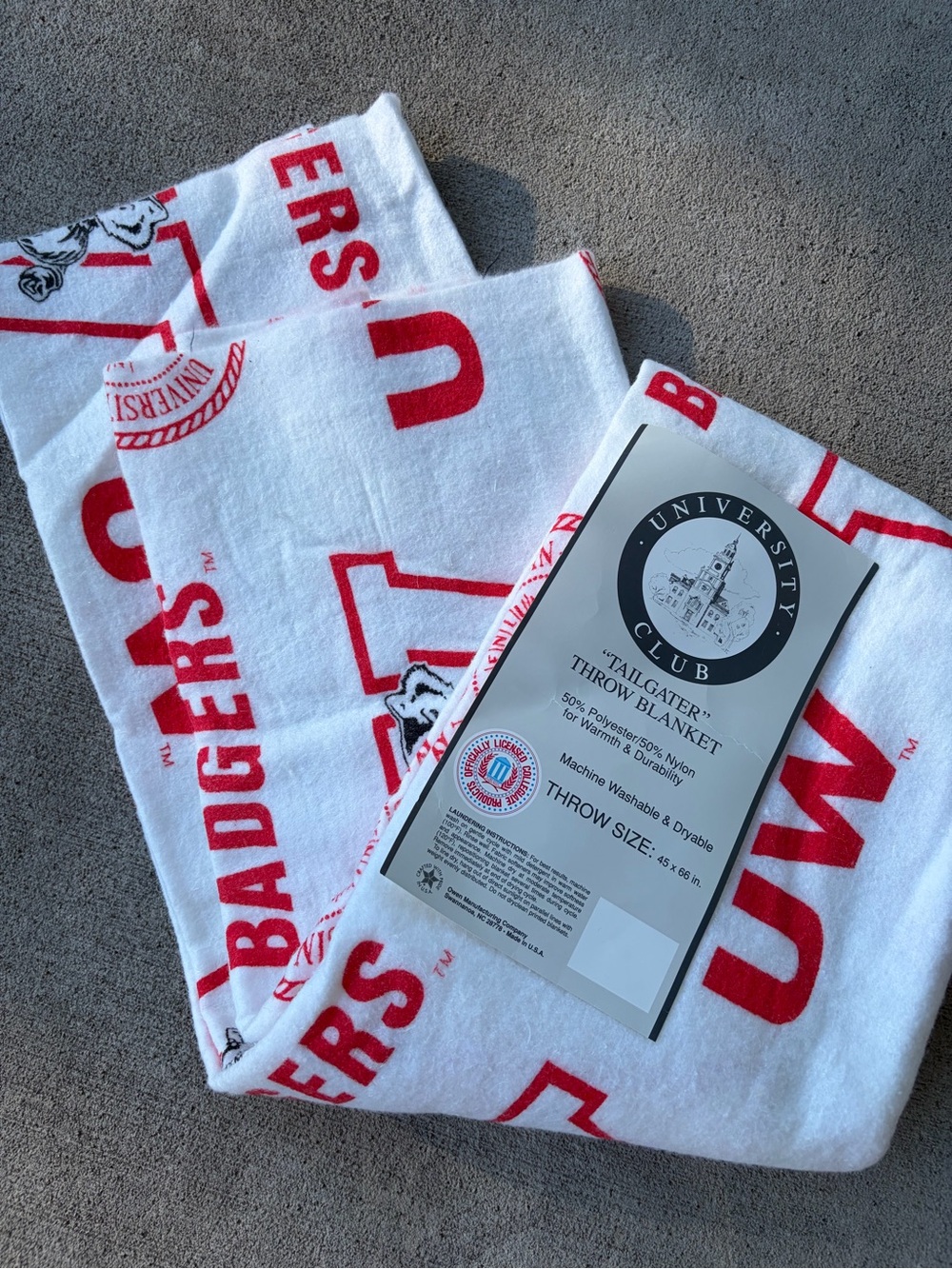 University Club Tailgater throw blanket university of Wisconsin Bucky badger NWT